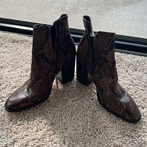Zara brown animal print booties (6 1/2)